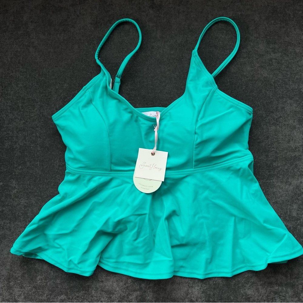 NWT SweetHoney Women’s Flowy Tankini Top Size Medium